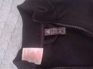 Chaqueta deportiva Adidas negro y rojo