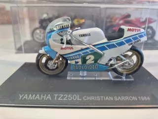 Miniatura Moto Yamaha TZ250L Christian Sarron 1984