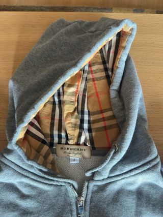Chaqueta Burberry Gris con Capucha