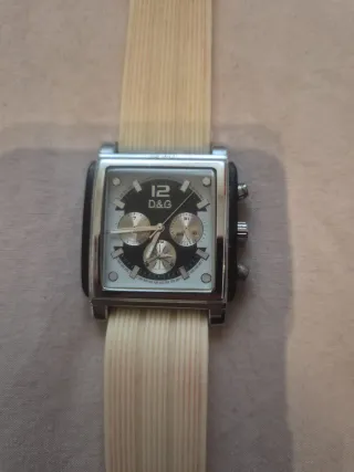 Reloj D&G Cuadrado Beige y Plateado