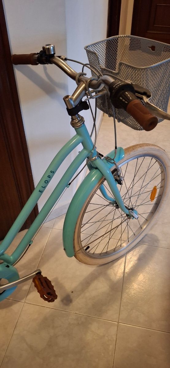 Bicicleta de paseo azul