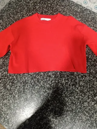 Jersey Bershka corto rojo talla XS