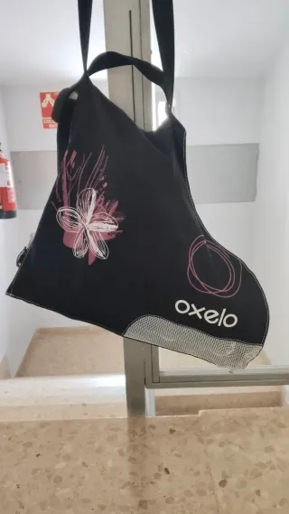 Patines en línea y protecciones
 infantiles Oxelo.