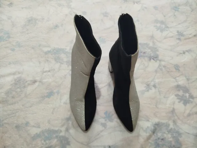 Botines negros y plateados