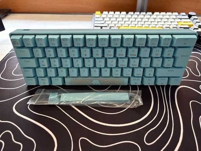 Teclado Ziyoulang T60 60% RGB Azul