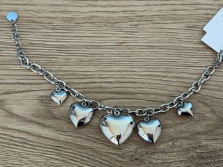 Braccialetto con ciondoli a cuore sonagli