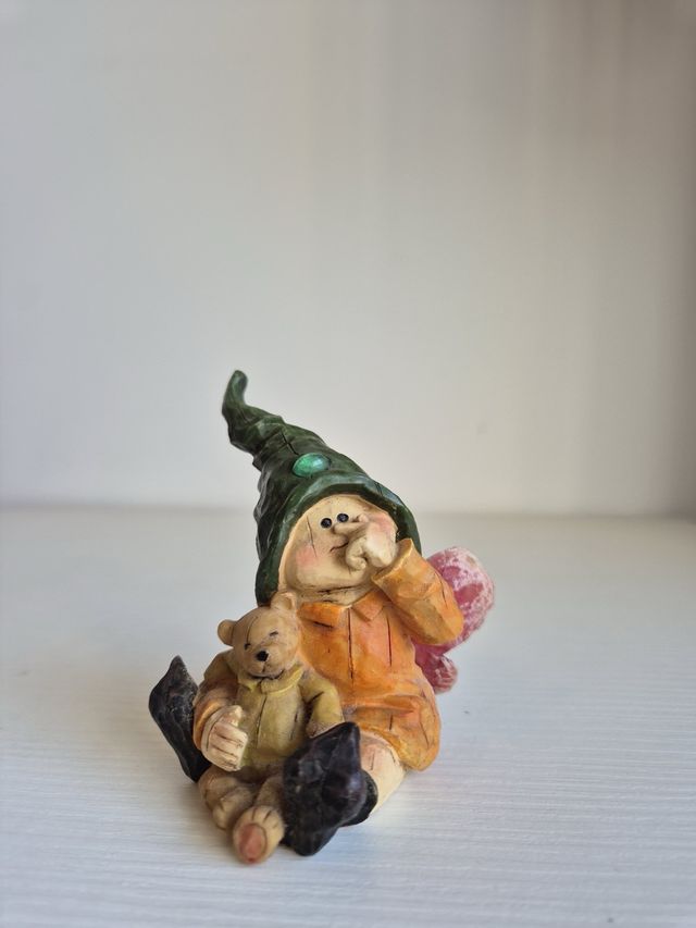 Gnomo con orsetto