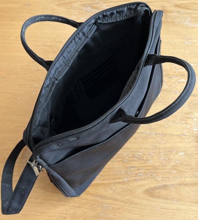 Maletín portátil negro