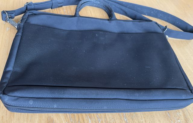 Maletín portátil negro