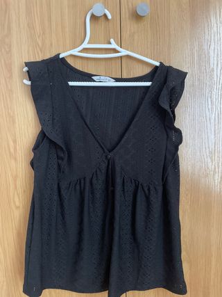 Camiseta negra mujer volantes