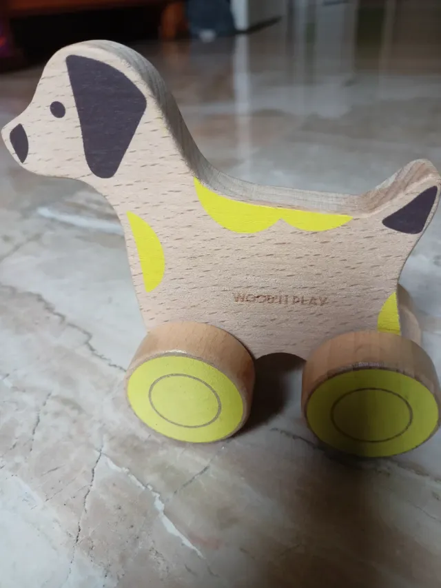 Cane in legno con ruote, gioco per bimbi