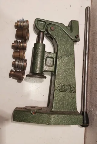 Maquina prensa ACFOR F-100 para forrar botones