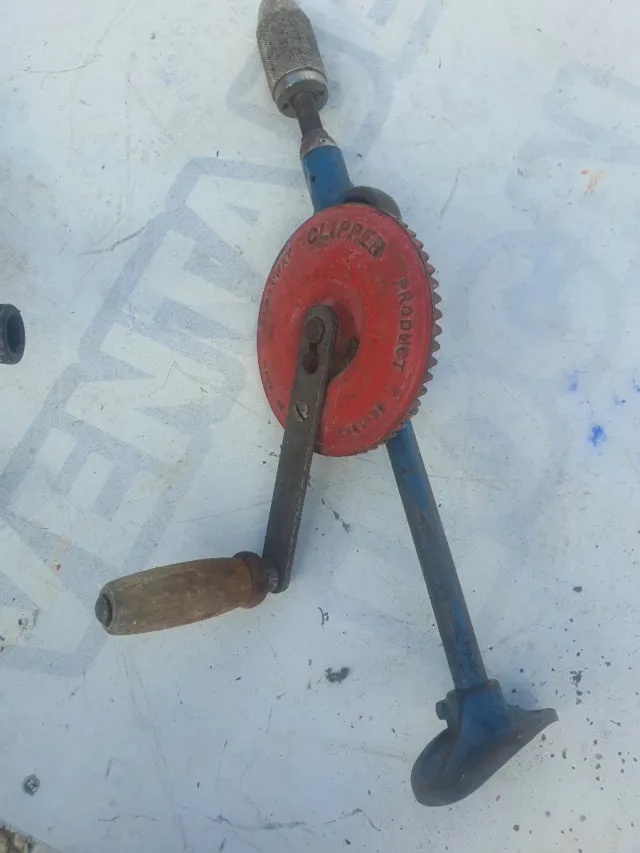 Taladro manual antiguo Clipper