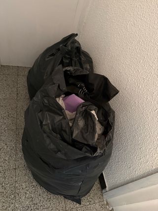 Dos bolsas de ropa