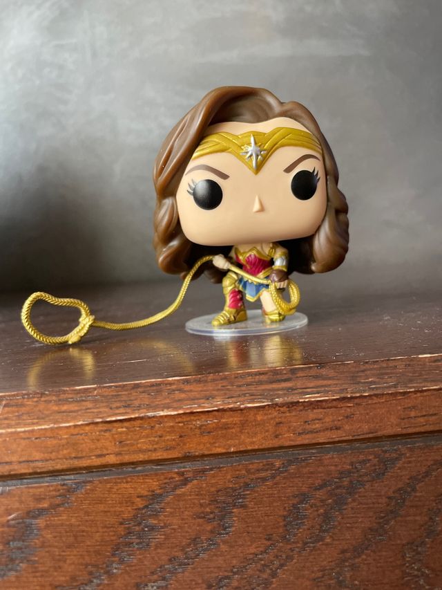 Funko Pop Wonder Woman con Lazo