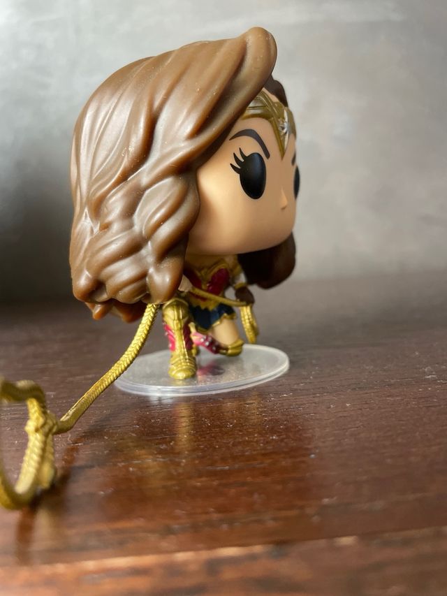 Funko Pop Wonder Woman con Lazo