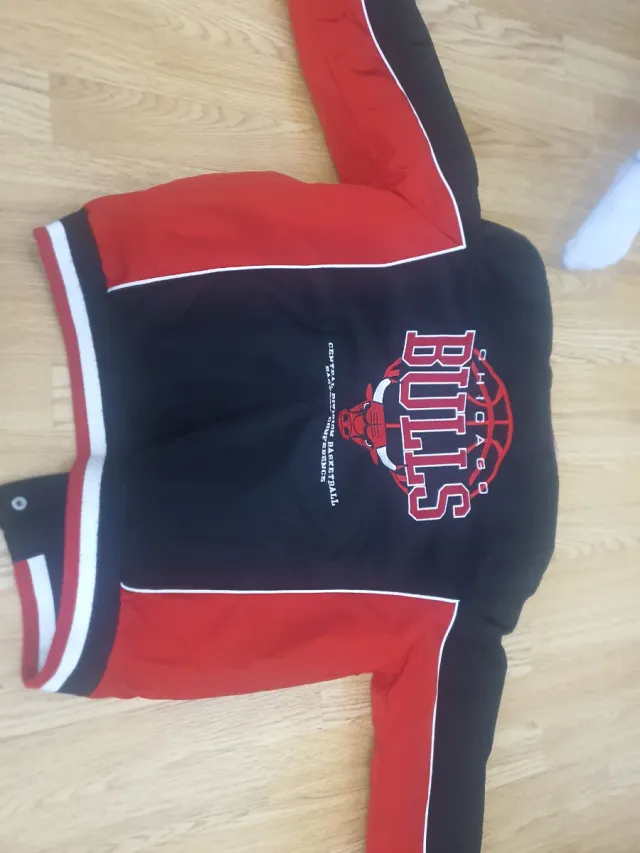 Chaqueta Chicago Bulls Negra y Roja 