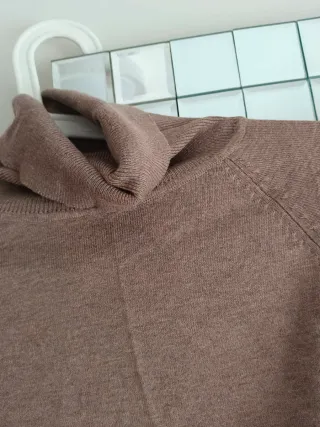 2 jerseys punto cuello alto y normal  talla S.