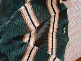 2 jerseys punto cuello alto y normal  talla S.