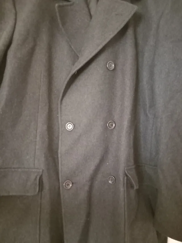 Abrigo de hombre gris oscuro