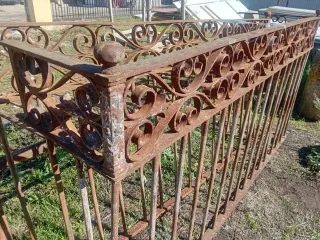 Balcones antiguos de hierro forjado