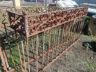 Balcones antiguos de hierro forjado