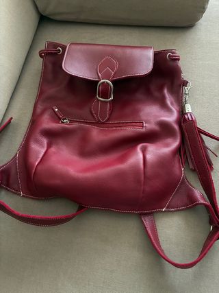 Mochila de piel burdeos