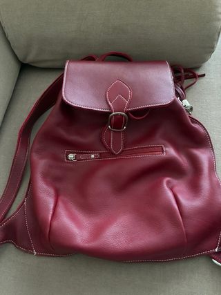 Mochila de piel burdeos