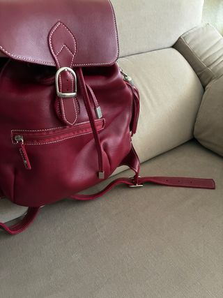 Mochila de piel burdeos