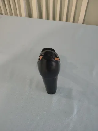 Zapato de tacón negro