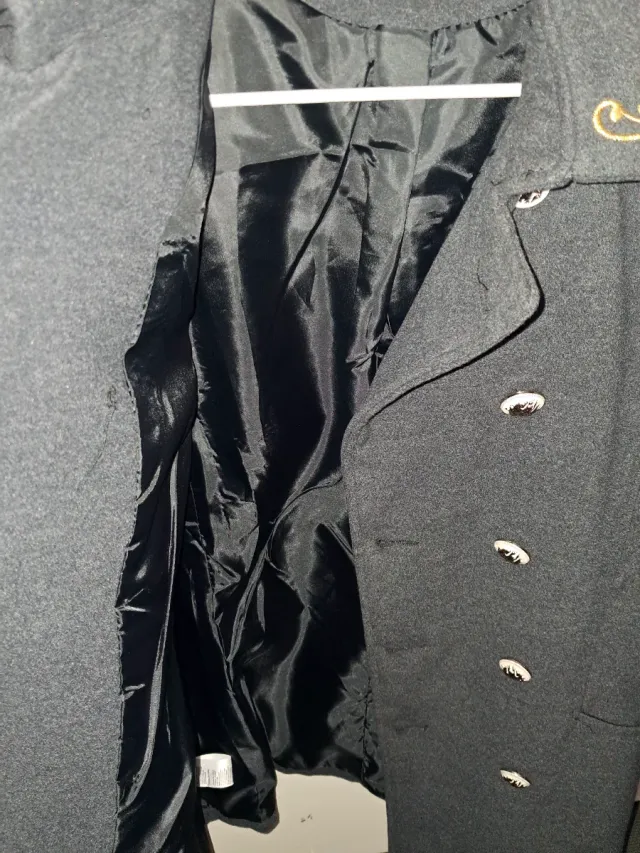 Casaca hombre con bordado dorado