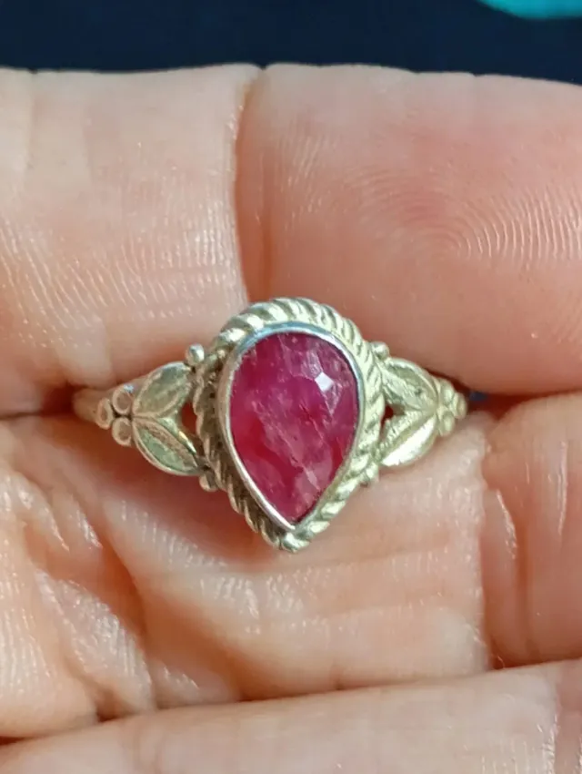 Anillo Plata Ley rubí facetado