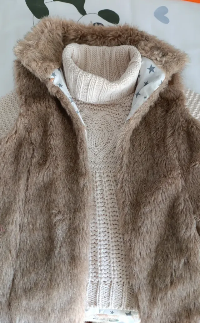 Conjunto jersey cuello alto y chaleco pelo 6-7 año