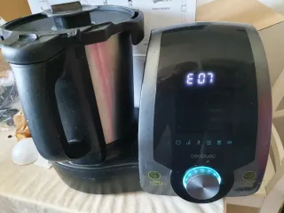 Robot Cecotec Mambo 8590