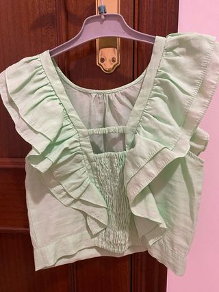 Blusa verde con volantes