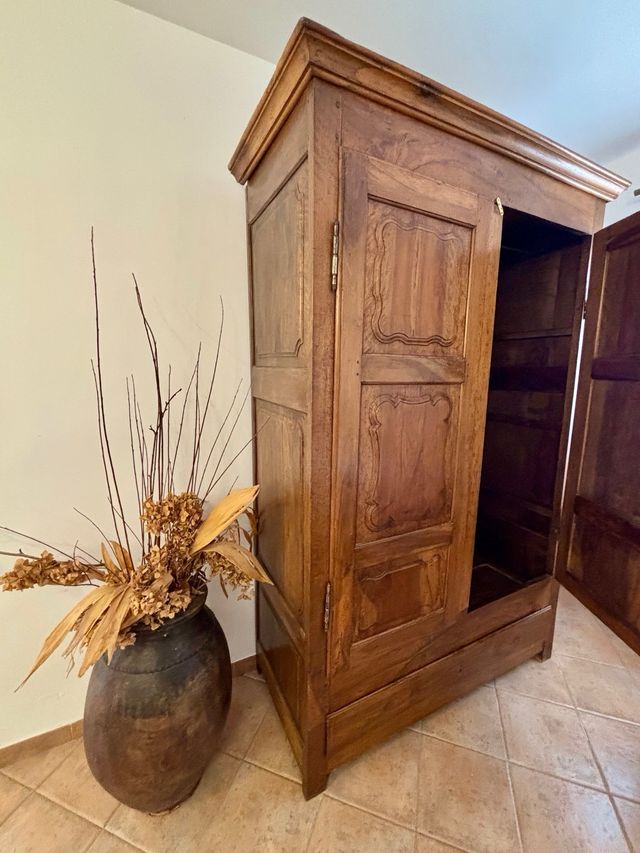 Armario vintage de madera