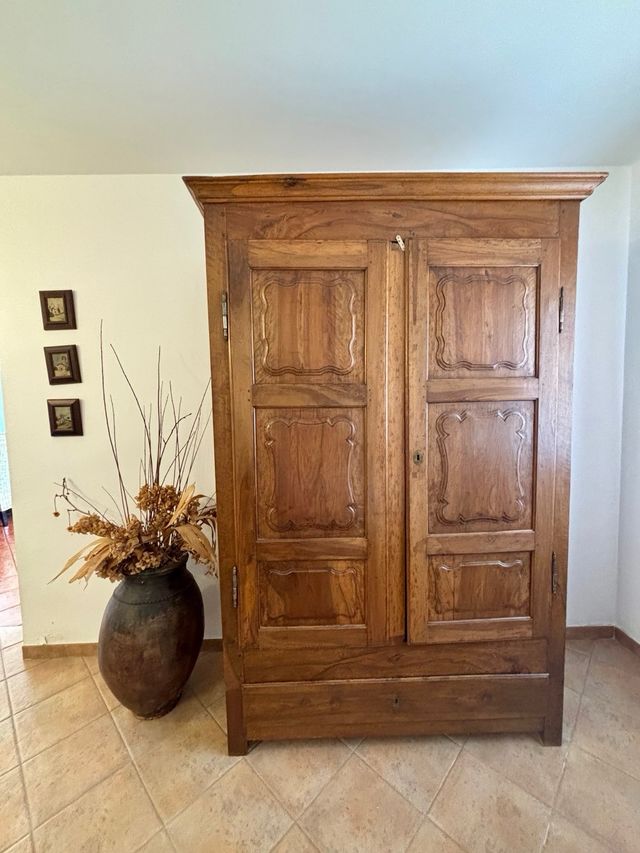 Armario vintage de madera