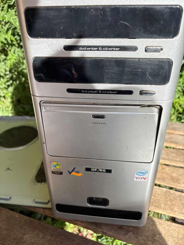 Torre PC Inves Plata/Negra,nose si funciona