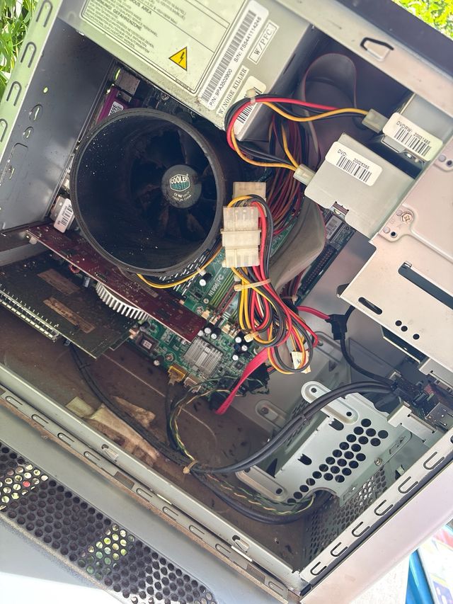 Torre PC Inves Plata/Negra,nose si funciona