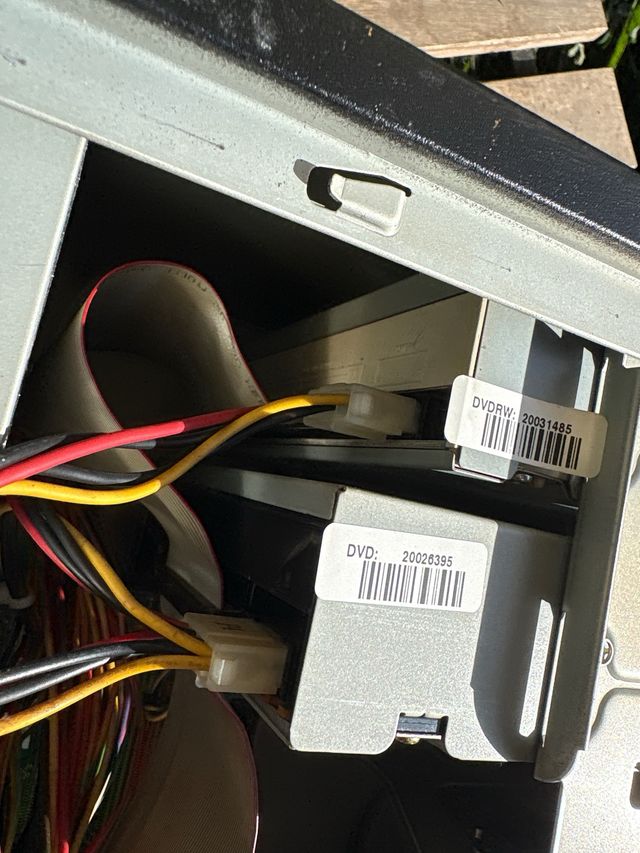 Torre PC Inves Plata/Negra,nose si funciona