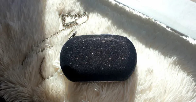 Bolso fiesta negro brillante tipo cofre
