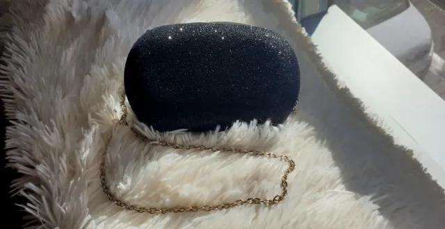 Bolso fiesta negro brillante tipo cofre