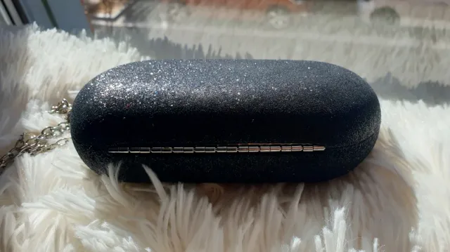 Bolso fiesta negro brillante tipo cofre