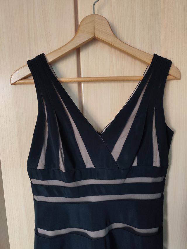 Vestido negro con detalles beige