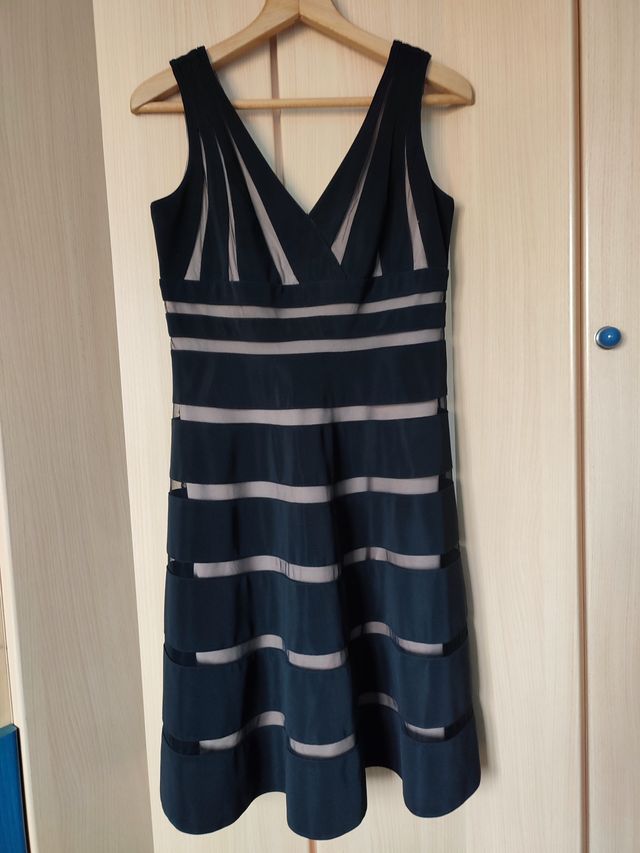 Vestido negro con detalles beige