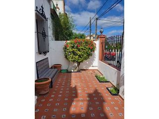 Casa adosada en venta en Gines