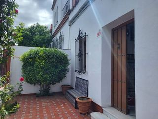 Casa adosada en venta en Gines