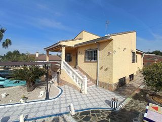 Chalet en venta en Monserrat