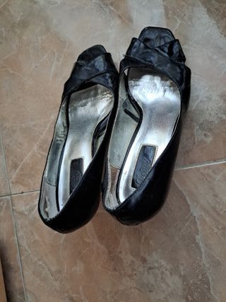 Zapatos de tacón charol negro