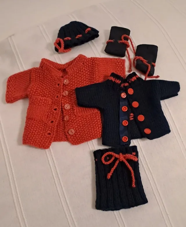 Muñeca  Paola Reina con conjuntos tejido a mano